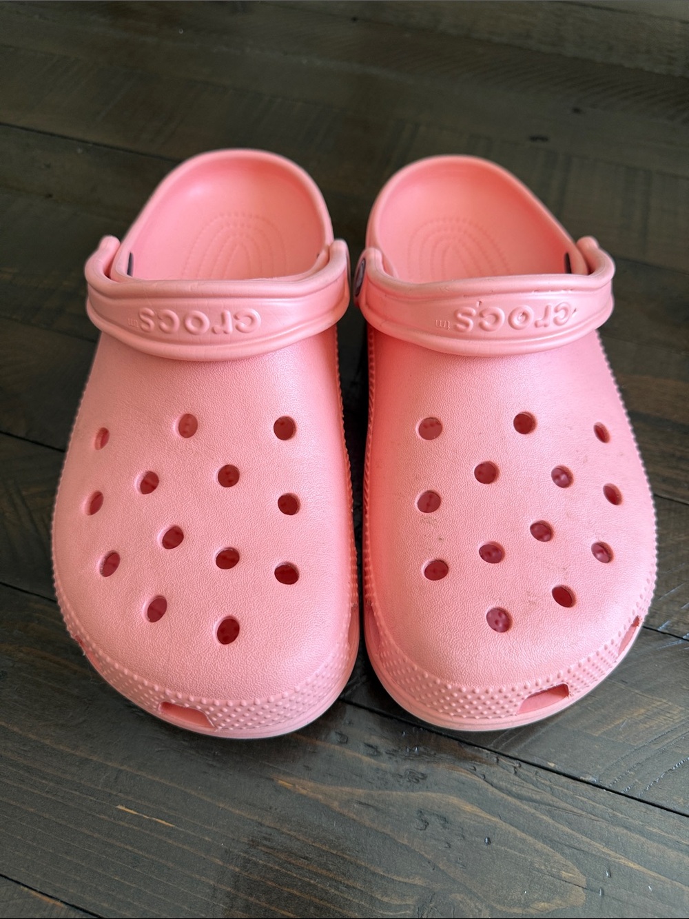 CROCS Classic Clog in Coral Pink